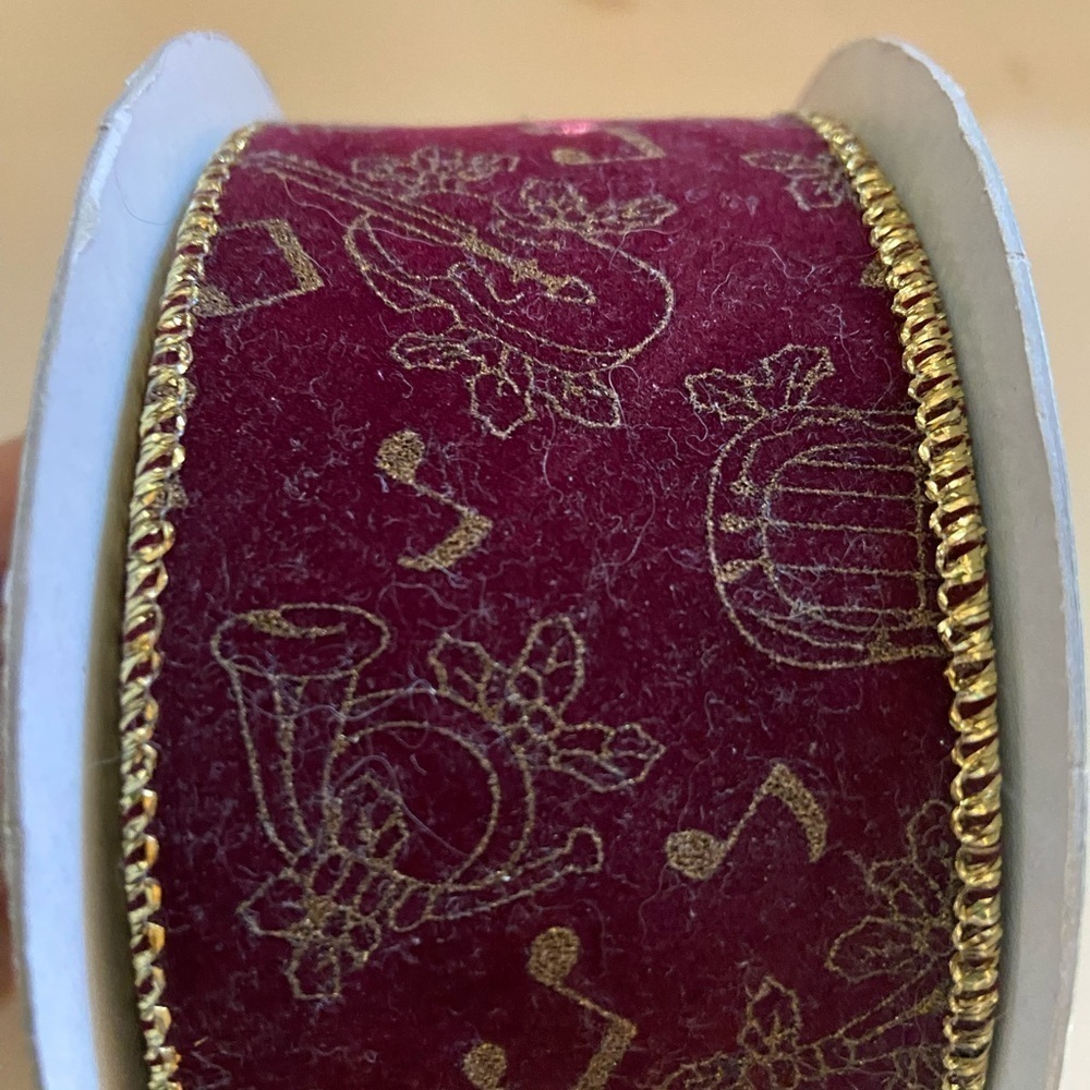 1 roll of 10yard wired Christmas Ribbon